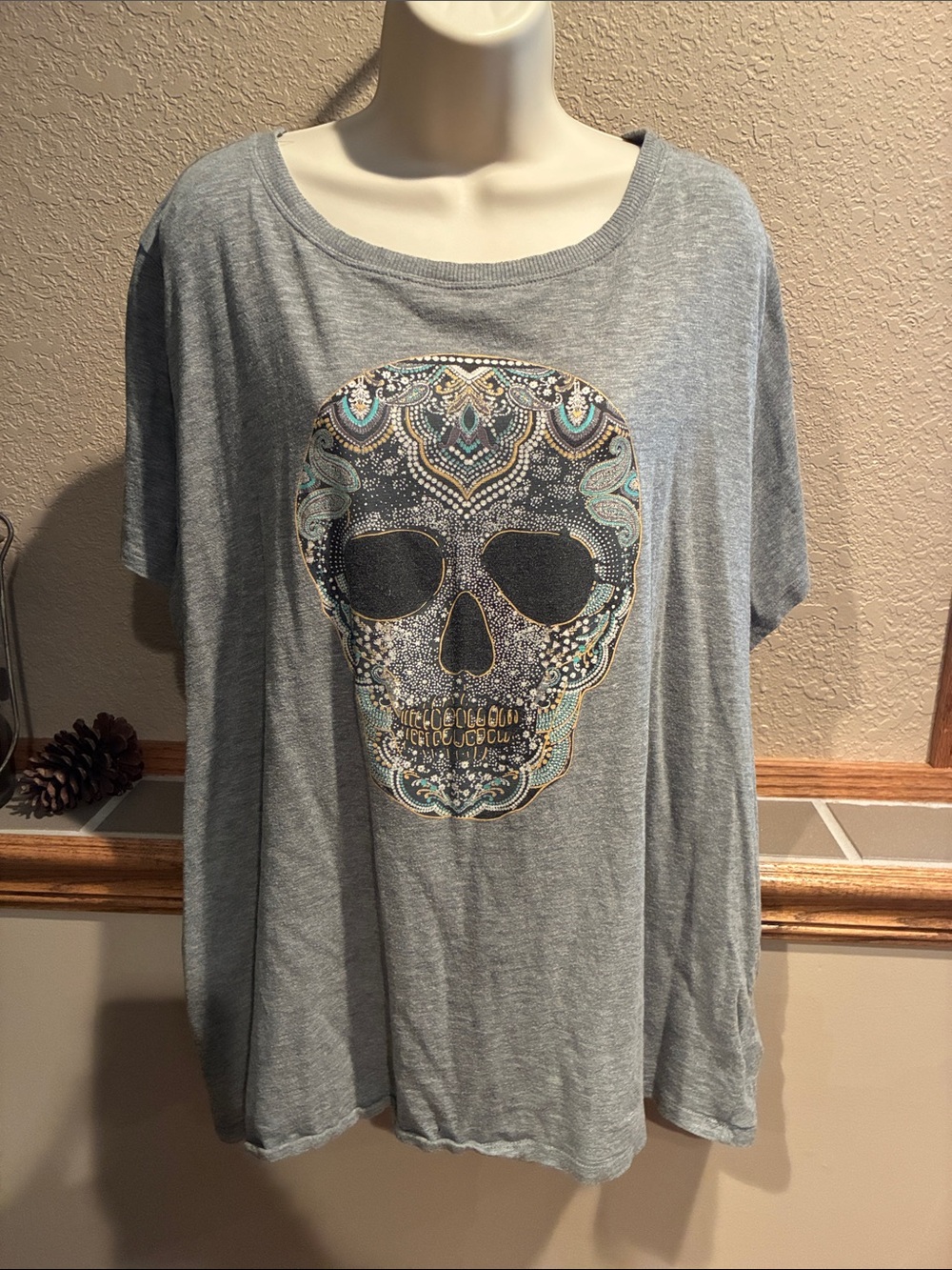torrid Gray Short Sleeve Tee with Decorative Skull